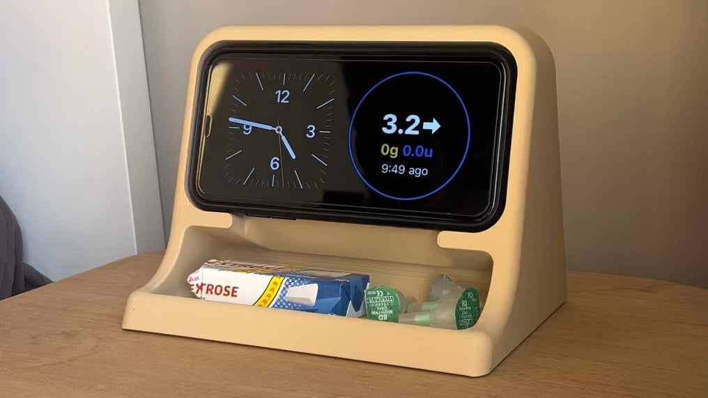 iPhone Stand-By Dock voor Diabetes: Opladen, Organiseren en Suikerwaarden in een oogopslag zien!